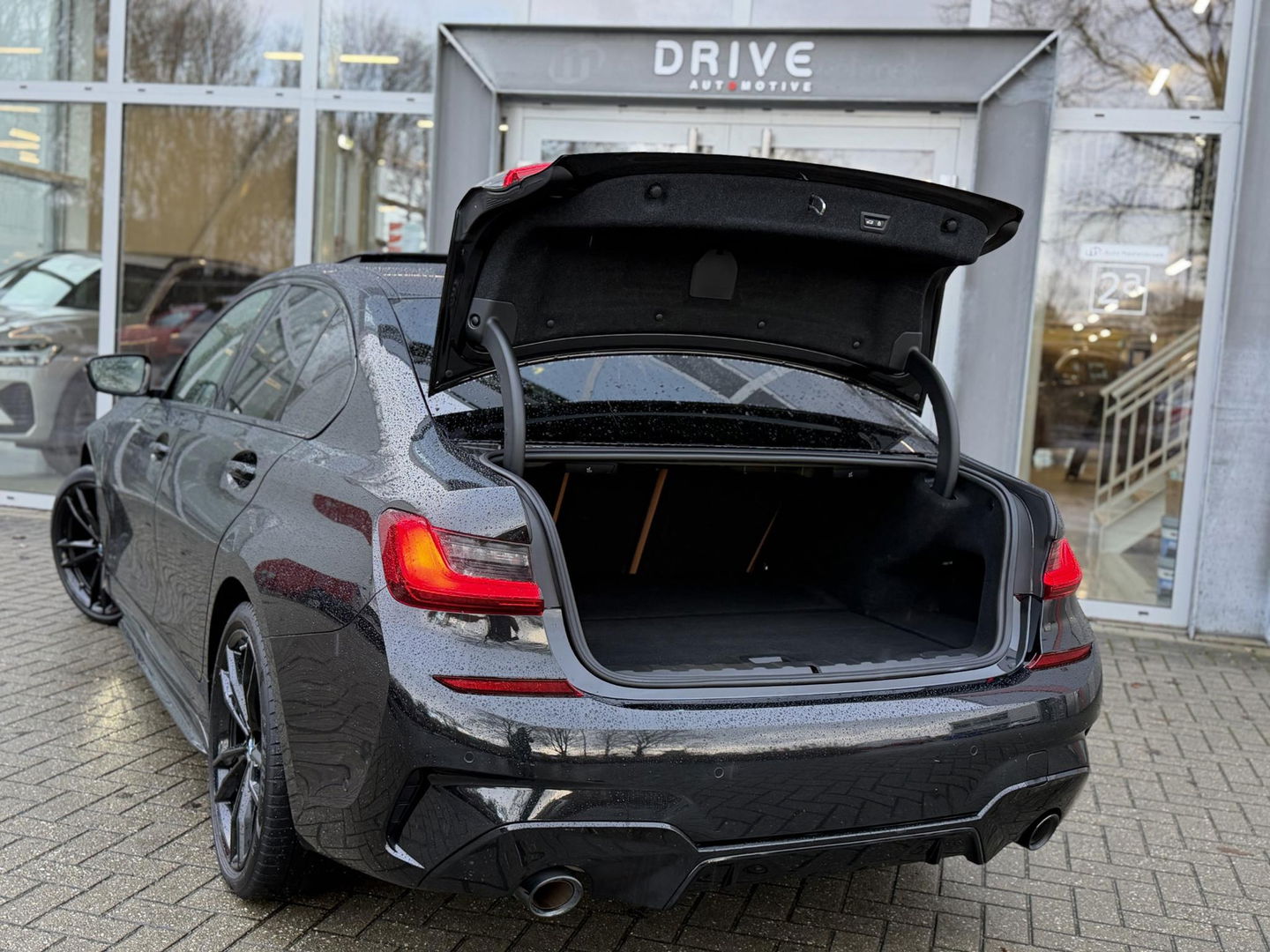 BMW 3-serie 330e High Ex. M-Sport Plus |Schuif/kantel dak|M-Seats|Memory|19"|HiFi