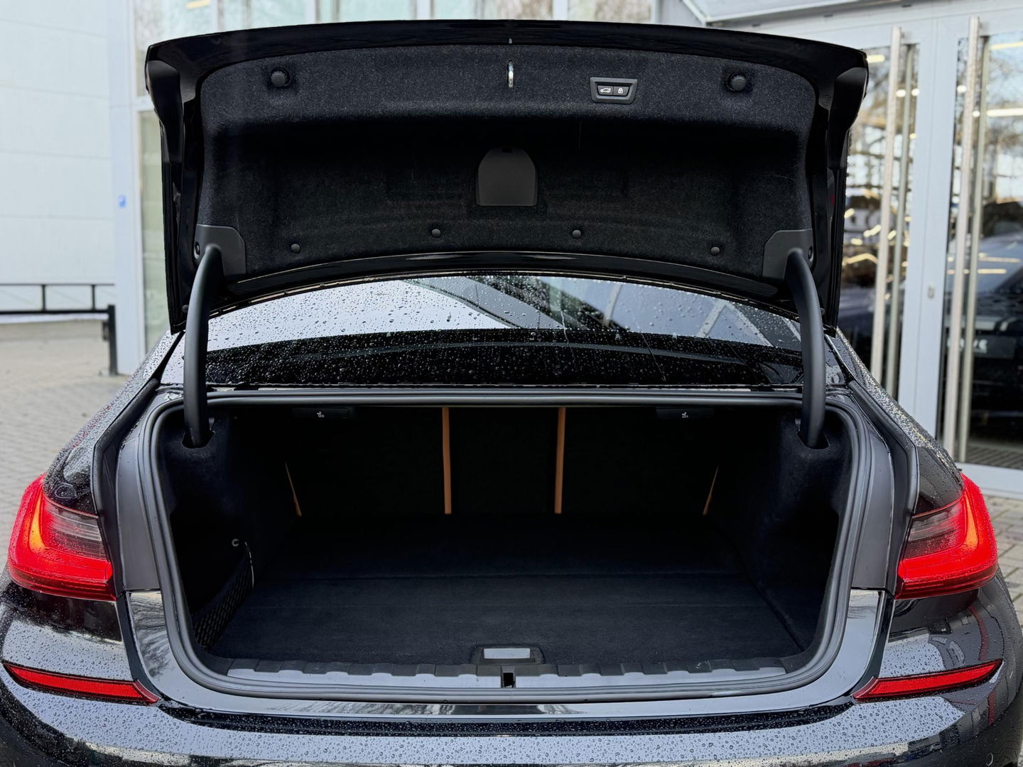 BMW 3-serie 330e High Ex. M-Sport Plus |Schuif/kantel dak|M-Seats|Memory|19"|HiFi