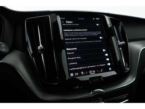 Volvo XC60 2.0 T6 Plug-in hybrid AWD Plus Black Edition | Luchtvering | Head-up | 360 camera | ACC | Pano-dak | H&K audio |