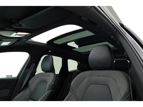 Volvo XC60 2.0 T6 Plug-in hybrid AWD Plus Black Edition | Luchtvering | Head-up | 360 camera | ACC | Pano-dak | H&K audio |