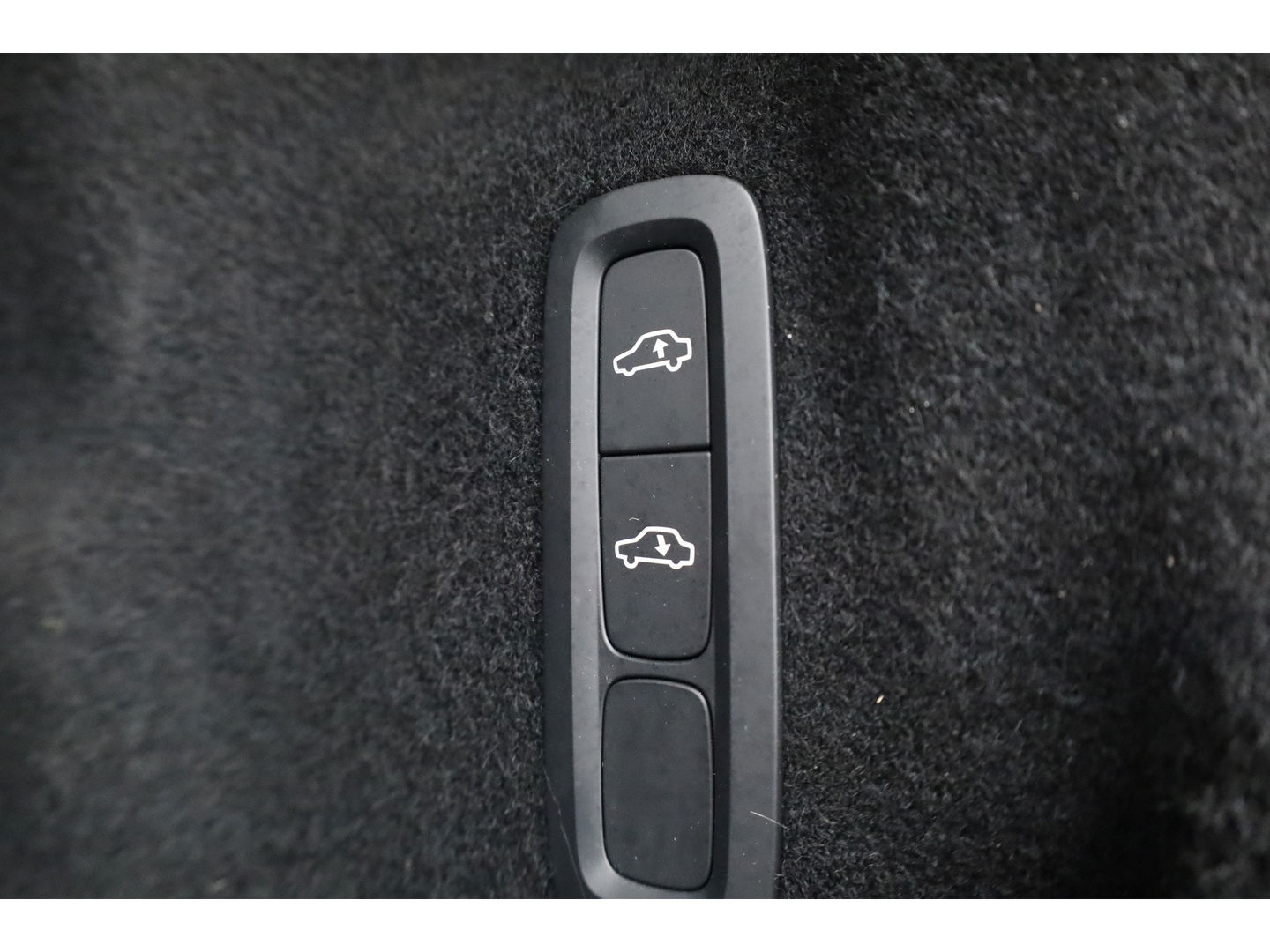 Volvo XC60 2.0 T6 Plug-in hybrid AWD Plus Black Edition | Luchtvering | Head-up | 360 camera | ACC | Pano-dak | H&K audio |