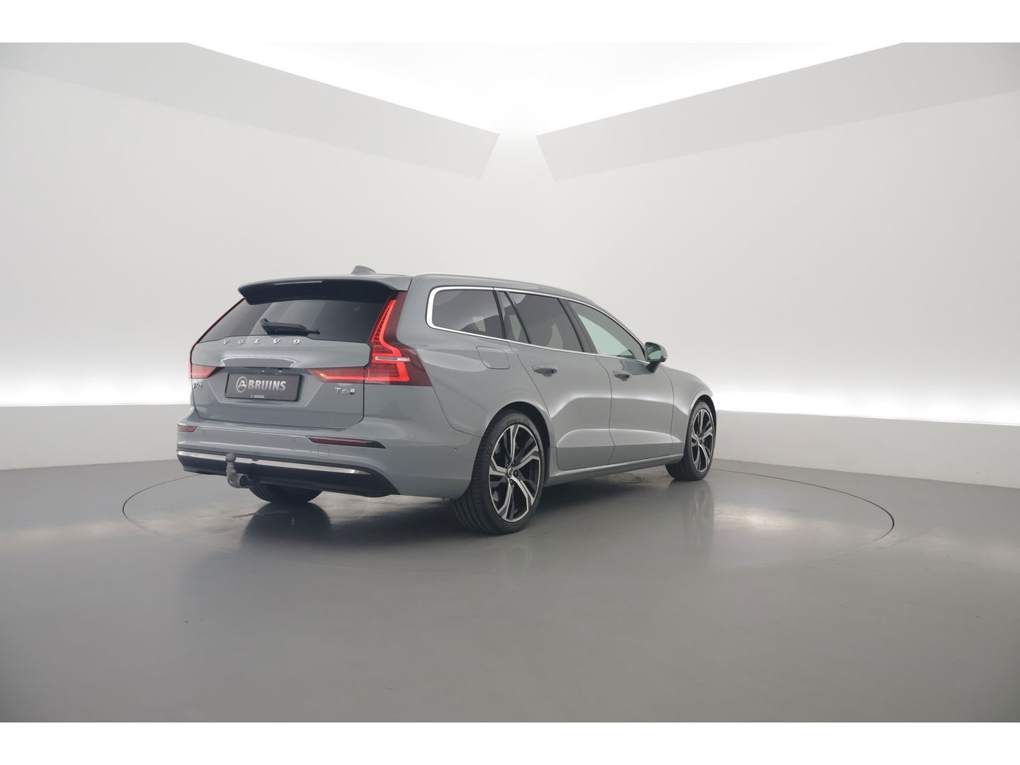 Volvo V60 T6 Recharge Plus Bright | Trekhaak | 360 camera | 4x stoel- + stuurverw. | H&K |
