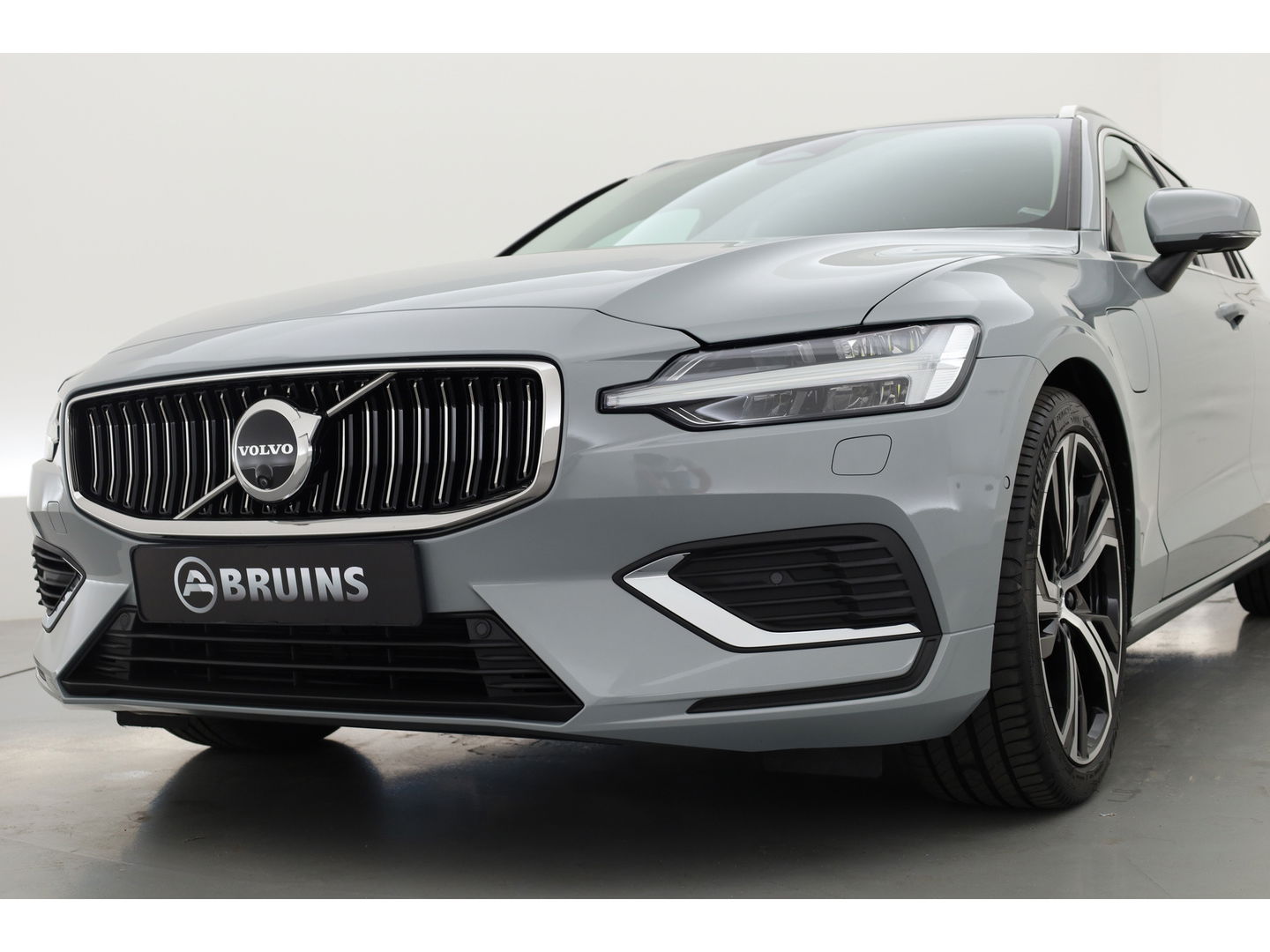 Volvo V60 T6 Recharge Plus Bright | Trekhaak | 360 camera | 4x stoel- + stuurverw. | H&K |
