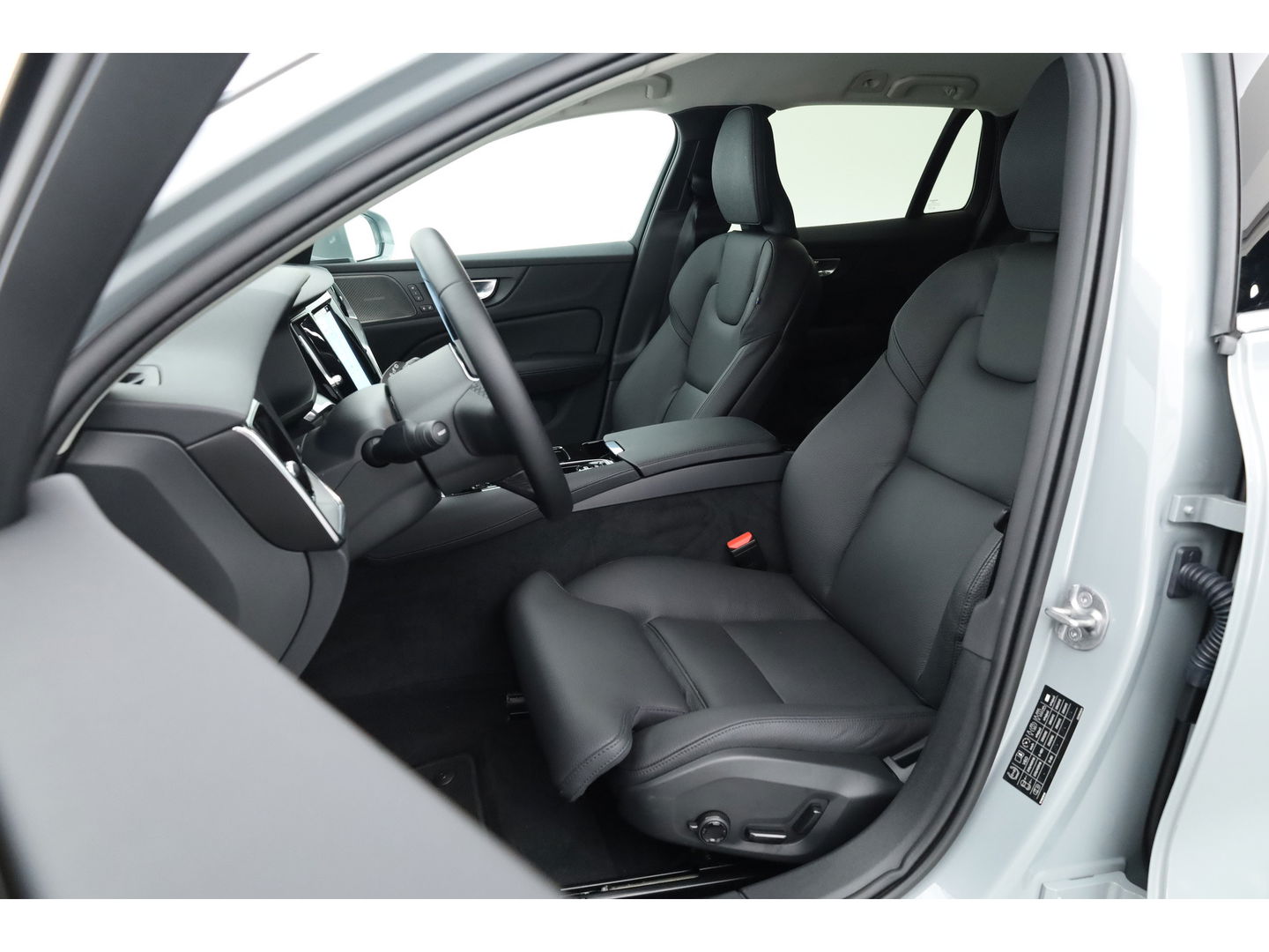 Volvo V60 T6 Recharge Plus Bright | Trekhaak | 360 camera | 4x stoel- + stuurverw. | H&K |