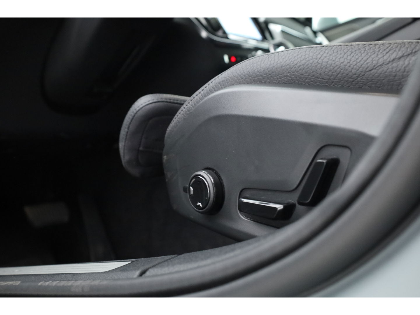 Volvo V60 T6 Recharge Plus Bright | Trekhaak | 360 camera | 4x stoel- + stuurverw. | H&K |