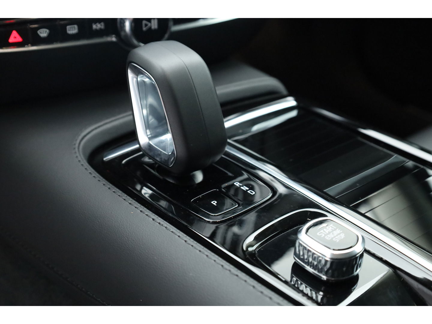 Volvo V60 T6 Recharge Plus Bright | Trekhaak | 360 camera | 4x stoel- + stuurverw. | H&K |