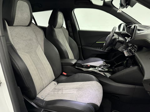 Peugeot e-2008 EV GT 50 kWh | SOH 90% | Snelladen | Sfeer | 360° | Virtual | Camera | Stoelverw. | Adap. Cruise | Keyless | Carplay | NAP