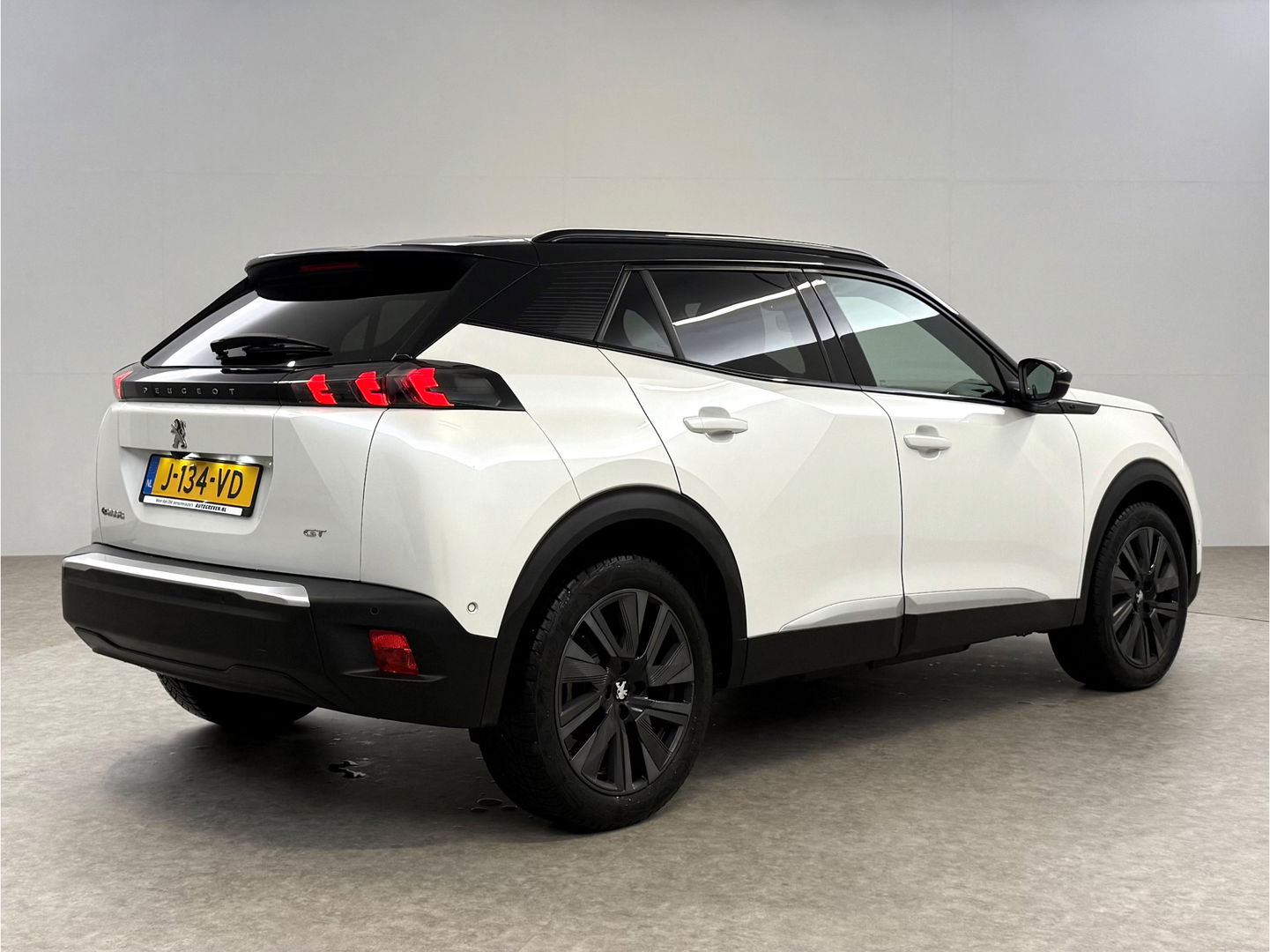 Peugeot e-2008 EV GT 50 kWh | SOH 90% | Snelladen | Sfeer | 360° | Virtual | Camera | Stoelverw. | Adap. Cruise | Keyless | Carplay | NAP