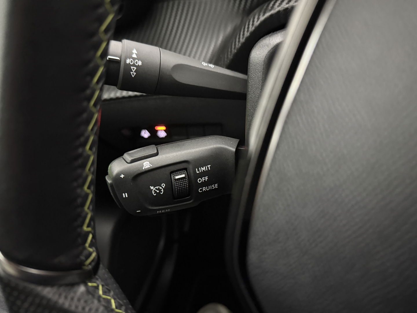 Peugeot e-2008 EV GT 50 kWh | SOH 90% | Snelladen | Sfeer | 360° | Virtual | Camera | Stoelverw. | Adap. Cruise | Keyless | Carplay | NAP