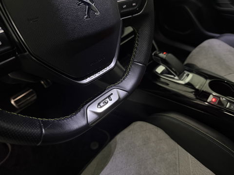 Peugeot e-2008 EV GT 50 kWh | SOH 90% | Snelladen | Sfeer | 360° | Virtual | Camera | Stoelverw. | Adap. Cruise | Keyless | Carplay | NAP