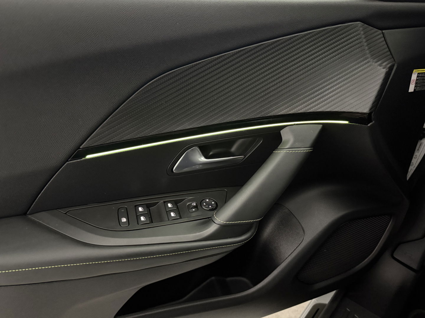 Peugeot e-2008 EV GT 50 kWh | SOH 90% | Snelladen | Sfeer | 360° | Virtual | Camera | Stoelverw. | Adap. Cruise | Keyless | Carplay | NAP