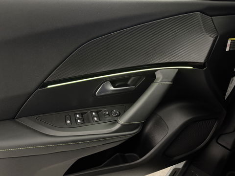 Peugeot e-2008 EV GT 50 kWh | SOH 90% | Snelladen | Sfeer | 360° | Virtual | Camera | Stoelverw. | Adap. Cruise | Keyless | Carplay | NAP