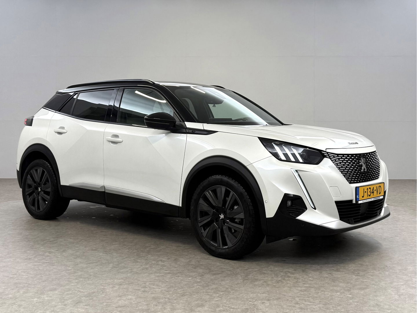 Peugeot e-2008 EV GT 50 kWh | SOH 90% | Snelladen | Sfeer | 360° | Virtual | Camera | Stoelverw. | Adap. Cruise | Keyless | Carplay | NAP