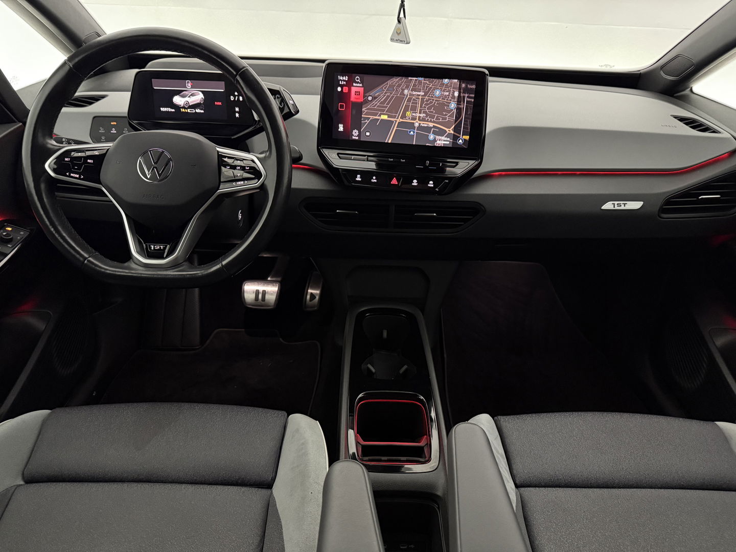 Volkswagen ID3 First Max 58 kWh | SOH 94% | Snelladen | IQ Lights | Virtual | Pano | Adap. Cruise | Massage | HuD | Camera | Sfeer | Carplay | Stoel/Stuur verw. | NAP