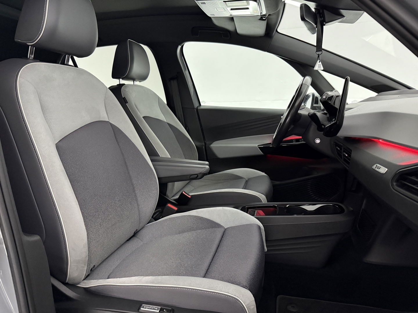 Volkswagen ID3 First Max 58 kWh | SOH 94% | Snelladen | IQ Lights | Virtual | Pano | Adap. Cruise | Massage | HuD | Camera | Sfeer | Carplay | Stoel/Stuur verw. | NAP