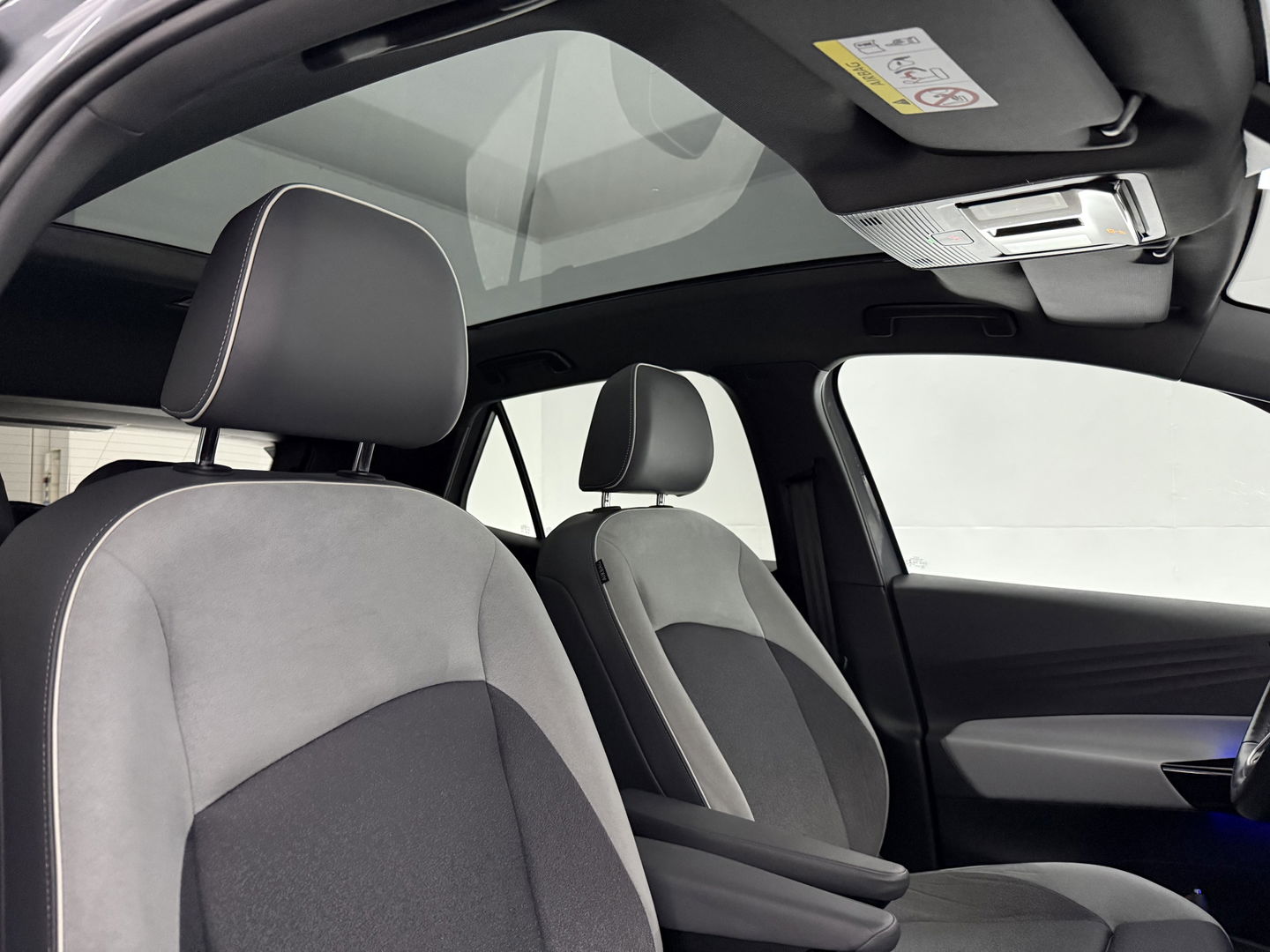 Volkswagen ID3 First Max 58 kWh | SOH 94% | Snelladen | IQ Lights | Virtual | Pano | Adap. Cruise | Massage | HuD | Camera | Sfeer | Carplay | Stoel/Stuur verw. | NAP