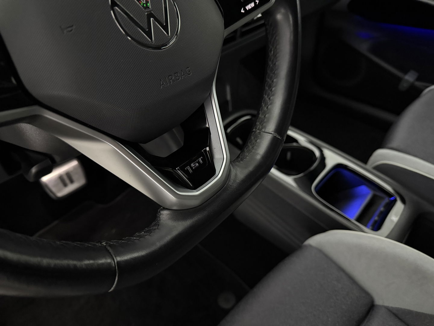 Volkswagen ID3 First Max 58 kWh | SOH 94% | Snelladen | IQ Lights | Virtual | Pano | Adap. Cruise | Massage | HuD | Camera | Sfeer | Carplay | Stoel/Stuur verw. | NAP