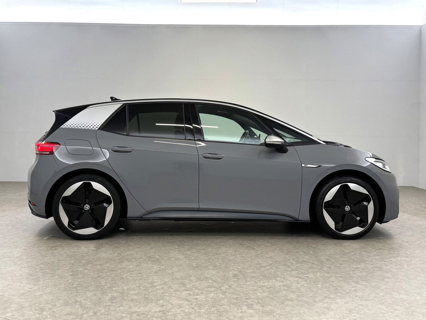 Volkswagen ID3 First Max 58 kWh | SOH 94% | Snelladen | IQ Lights | Virtual | Pano | Adap. Cruise | Massage | HuD | Camera | Sfeer | Carplay | Stoel/Stuur verw. | NAP