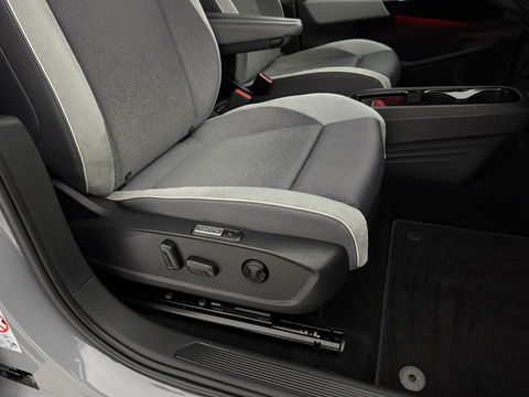 Volkswagen ID3 First Max 58 kWh | SOH 94% | Snelladen | IQ Lights | Virtual | Pano | Adap. Cruise | Massage | HuD | Camera | Sfeer | Carplay | Stoel/Stuur verw. | NAP