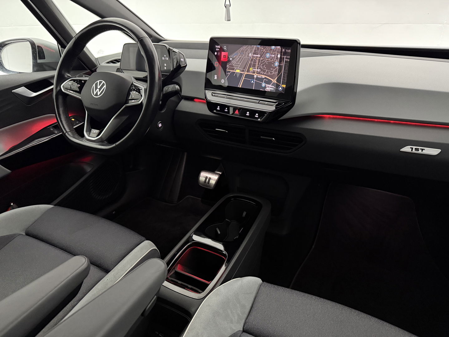 Volkswagen ID3 First Max 58 kWh | SOH 94% | Snelladen | IQ Lights | Virtual | Pano | Adap. Cruise | Massage | HuD | Camera | Sfeer | Carplay | Stoel/Stuur verw. | NAP