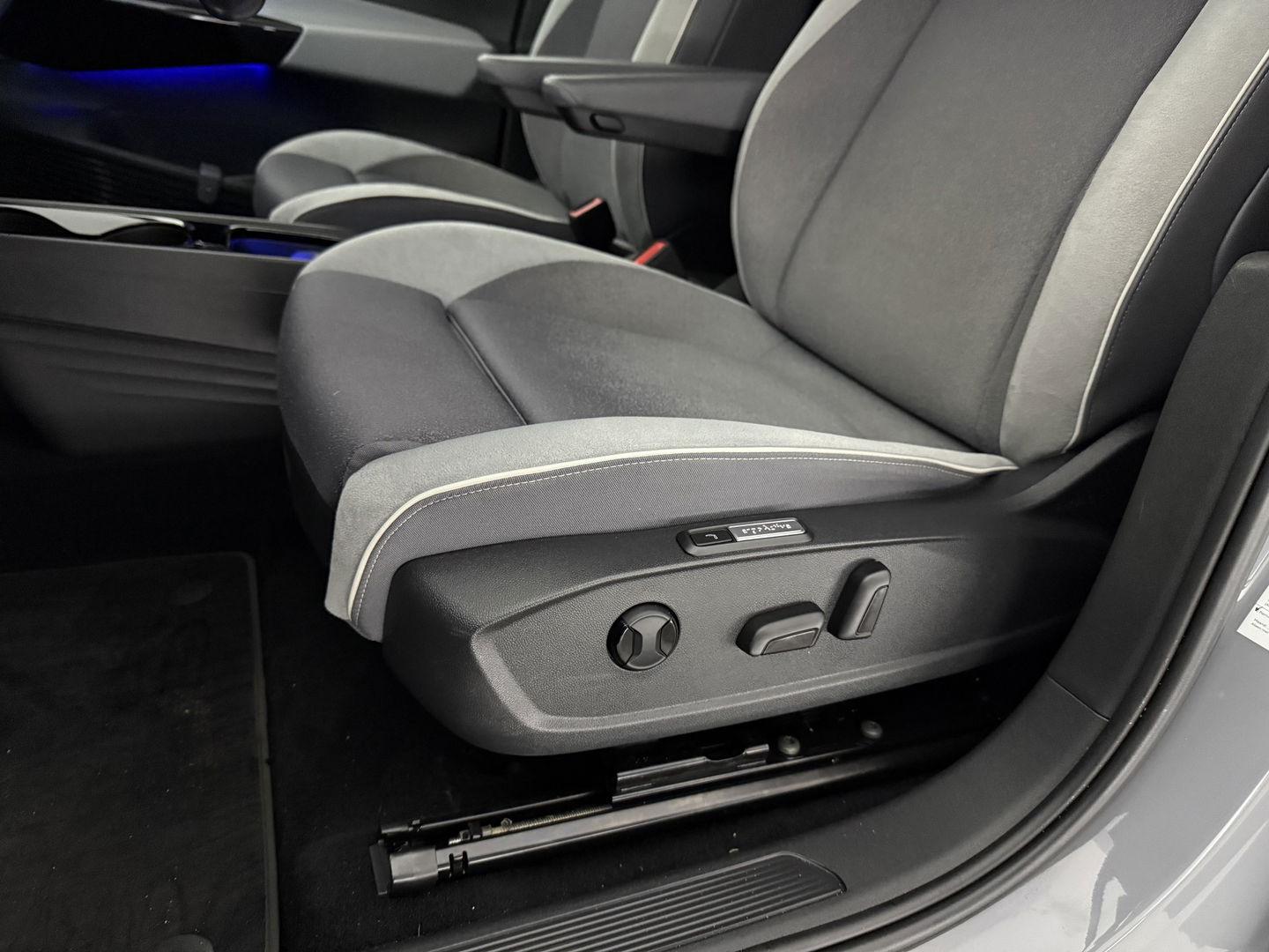 Volkswagen ID3 First Max 58 kWh | SOH 94% | Snelladen | IQ Lights | Virtual | Pano | Adap. Cruise | Massage | HuD | Camera | Sfeer | Carplay | Stoel/Stuur verw. | NAP