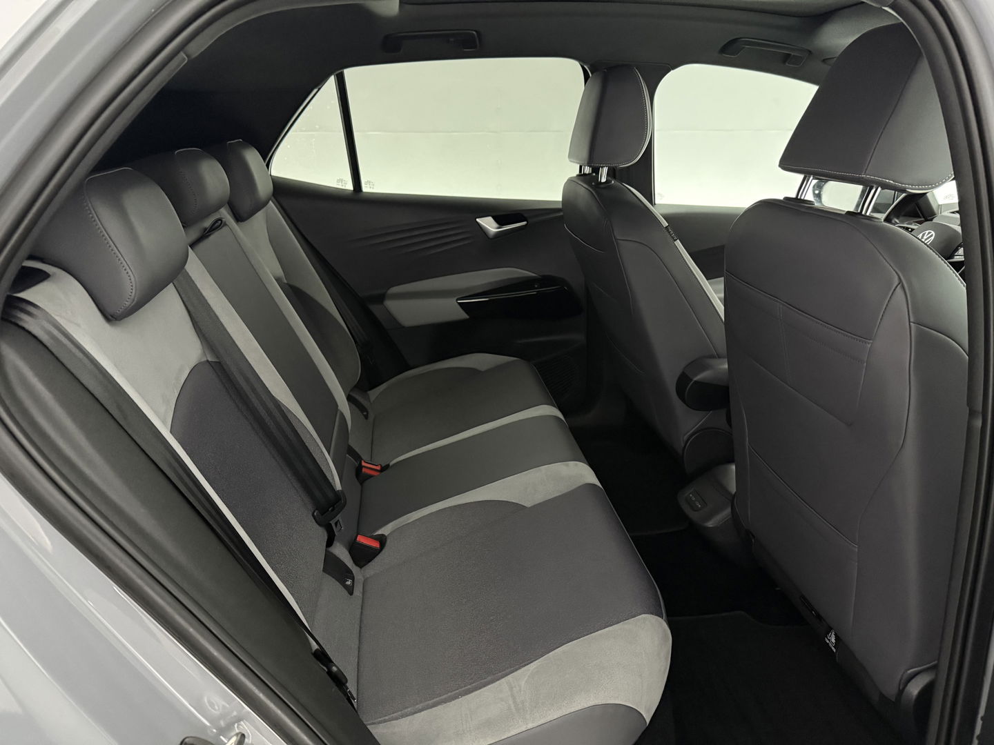 Volkswagen ID3 First Max 58 kWh | SOH 94% | Snelladen | IQ Lights | Virtual | Pano | Adap. Cruise | Massage | HuD | Camera | Sfeer | Carplay | Stoel/Stuur verw. | NAP