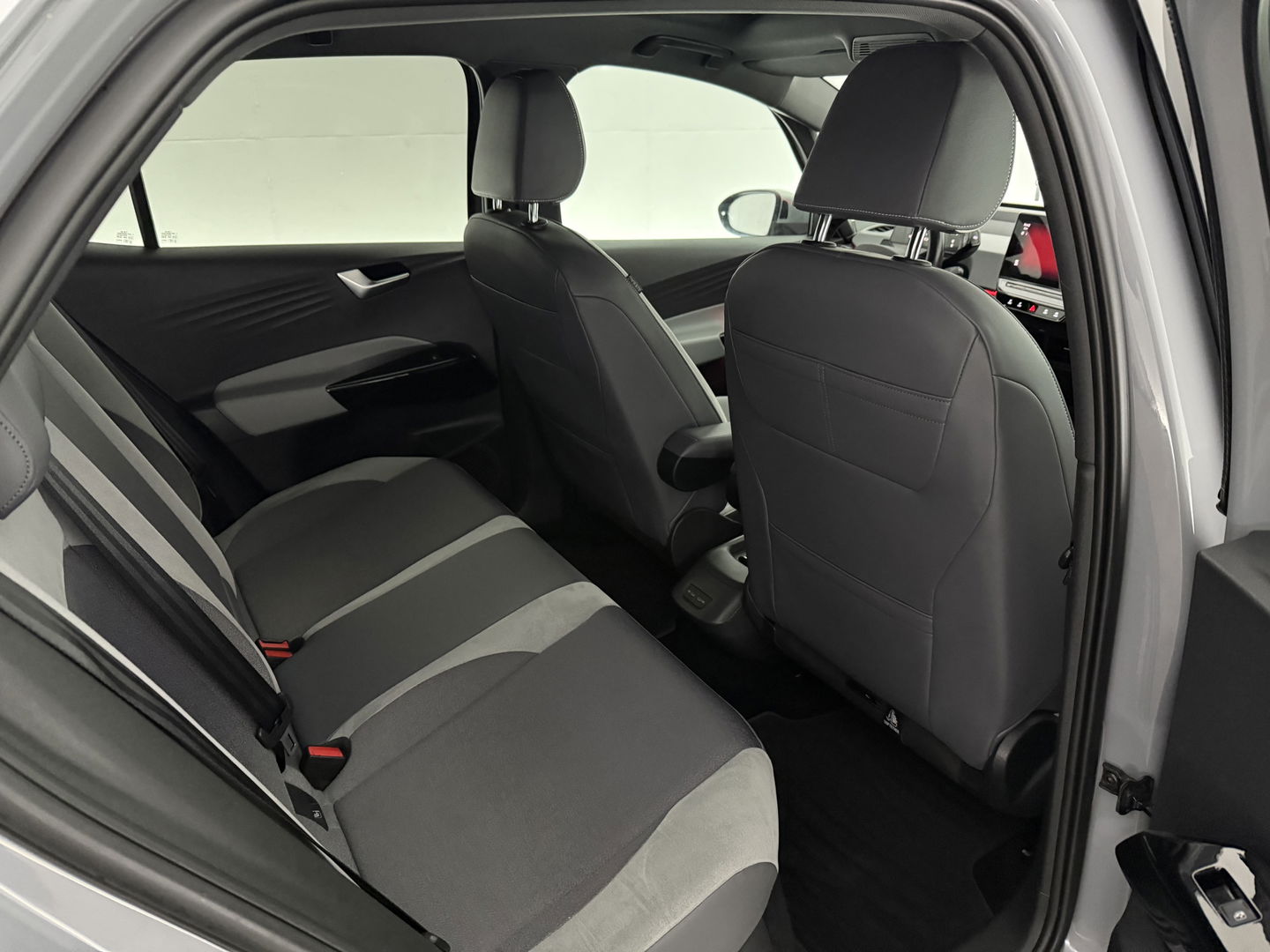 Volkswagen ID3 First Max 58 kWh | SOH 94% | Snelladen | IQ Lights | Virtual | Pano | Adap. Cruise | Massage | HuD | Camera | Sfeer | Carplay | Stoel/Stuur verw. | NAP