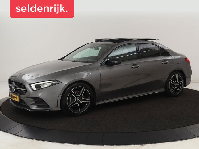 Mercedes-Benz A-Klasse - 180d AMG Night | Panoramadak | Trekhaak | Stoelverwarming | Camera | Widescreen | Navigatie | Full LED | Leder/Alcantara