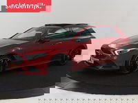 Mercedes-Benz A-Klasse - 250e AMG | Panoramadak | 360 Camera | Burmester | Stoelverwarming | Adaptive cruise | Carplay | Sfeerverlichting | 19'' | Navigatie | Widescreen | Leder/Alcantara | PHEV | Plug In