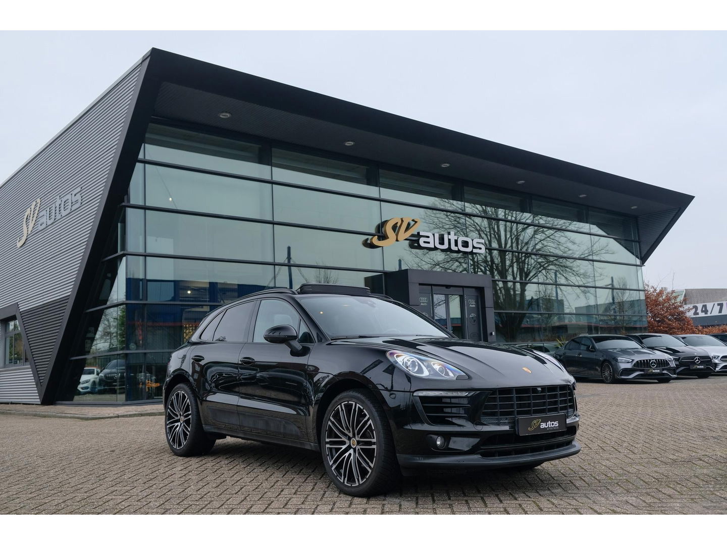 Porsche Macan 2.0 T 252pk Panoramadak Luchtvering 18-weg Adaptieve Sportstoelen Trekhaak elektrisch 21" LMV