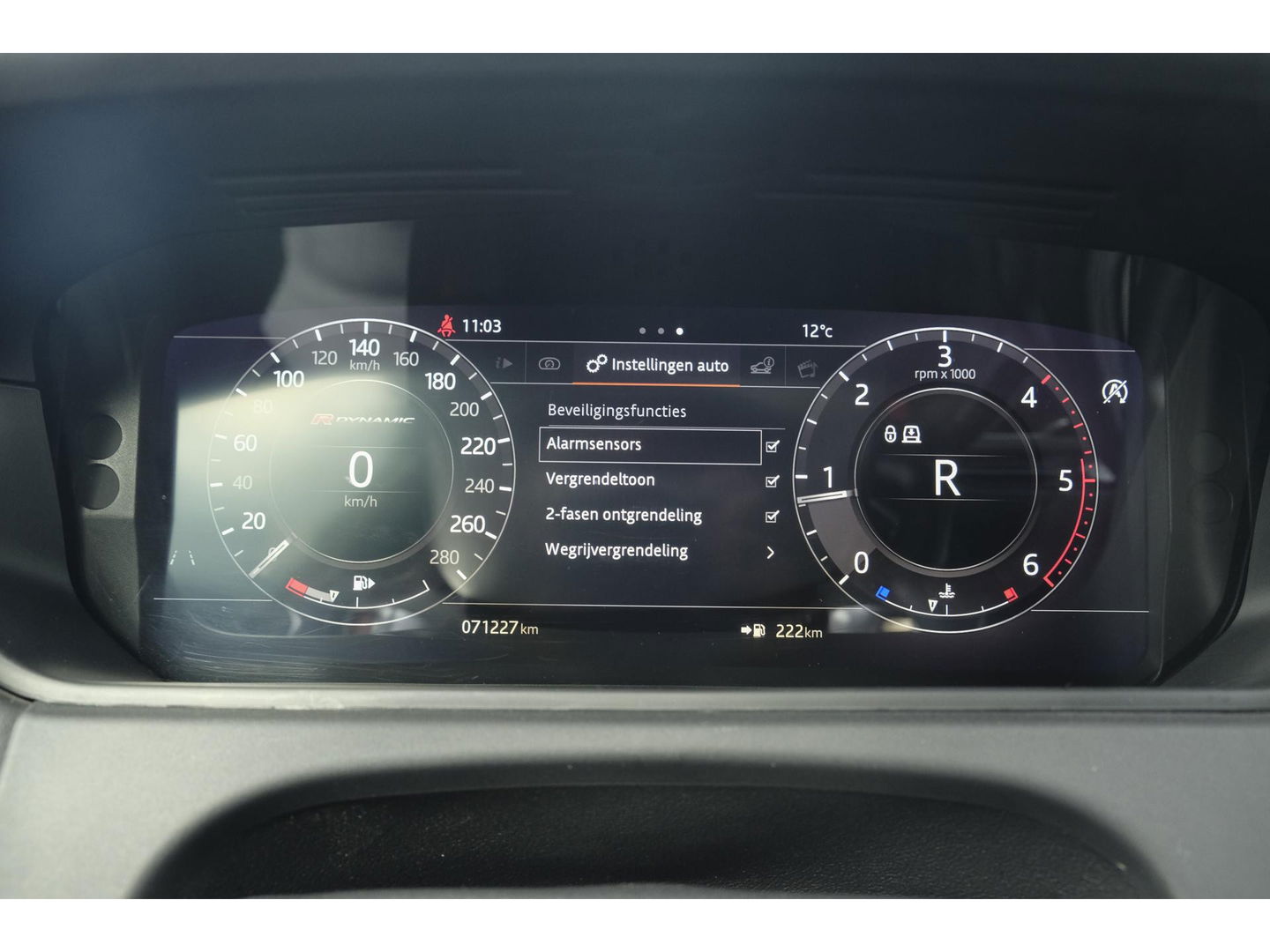 Land Rover Range Rover Velar D300 V6 300pk R-dynamic Grijs kenteken Panoramadak Medidian 22" LMV SVR