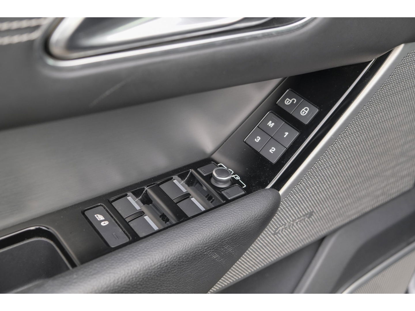 Land Rover Range Rover Velar D300 V6 300pk R-dynamic Grijs kenteken Panoramadak Medidian 22" LMV SVR