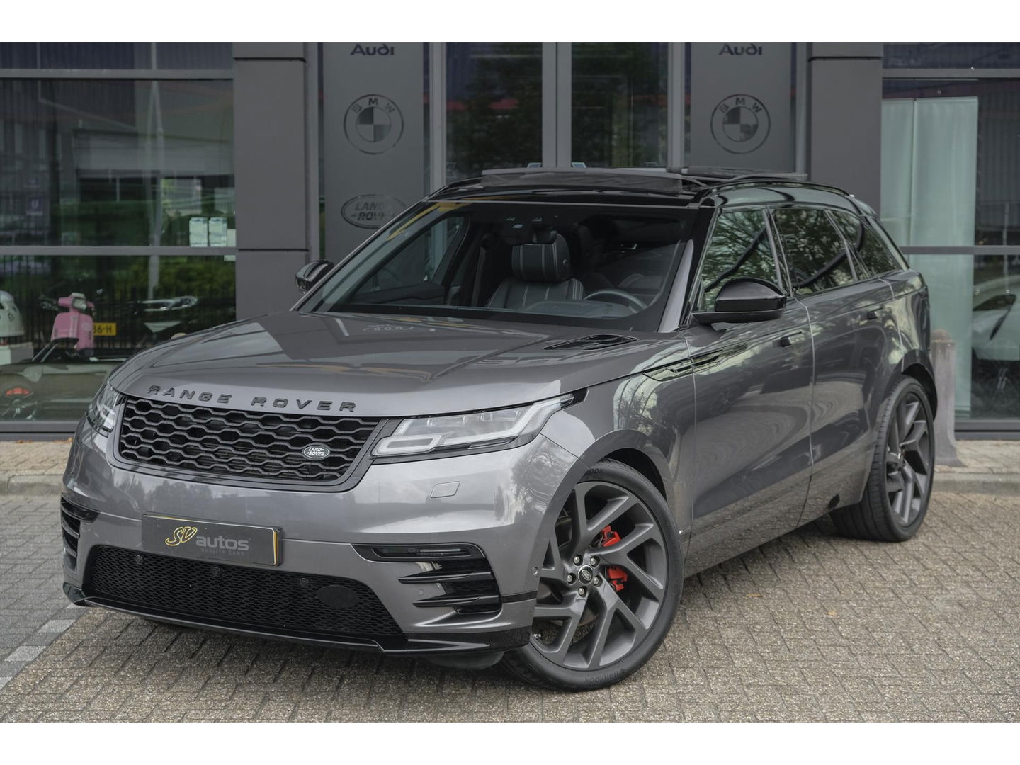 Land Rover Range Rover Velar D300 V6 300pk R-dynamic Grijs kenteken Panoramadak Medidian 22" LMV SVR