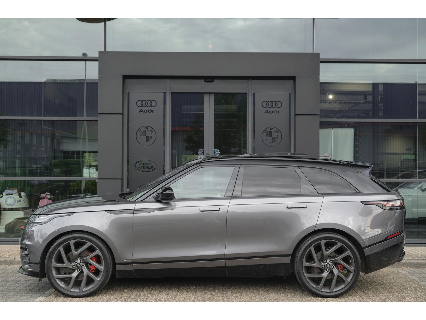 Land Rover Range Rover Velar D300 V6 300pk R-dynamic Grijs kenteken Panoramadak Medidian 22" LMV SVR