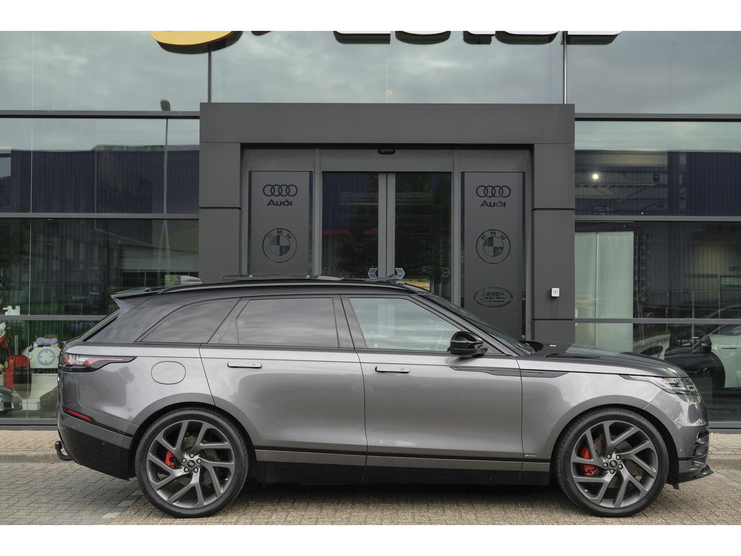 Land Rover Range Rover Velar D300 V6 300pk R-dynamic Grijs kenteken Panoramadak Medidian 22" LMV SVR