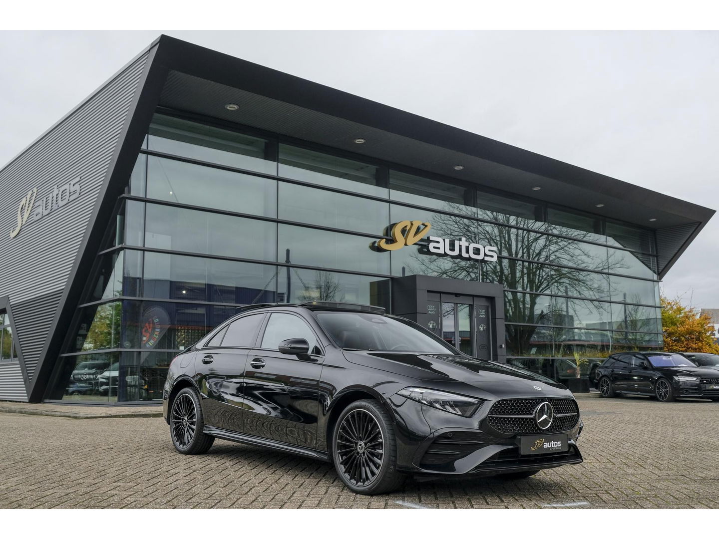 Mercedes-Benz A-Klasse A250e AMG 218pk Hybrid Panoramadak Night pakket Widescreen Sfeerverlichting 19" LMV NLauto
