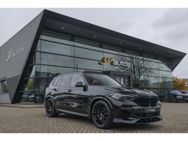 BMW X5 - xDrive45e 394pk M-sport AC Schnitzer Panoramadak X5M Seats 4-wielsturing Carbon Laser 22" LMV NLauto