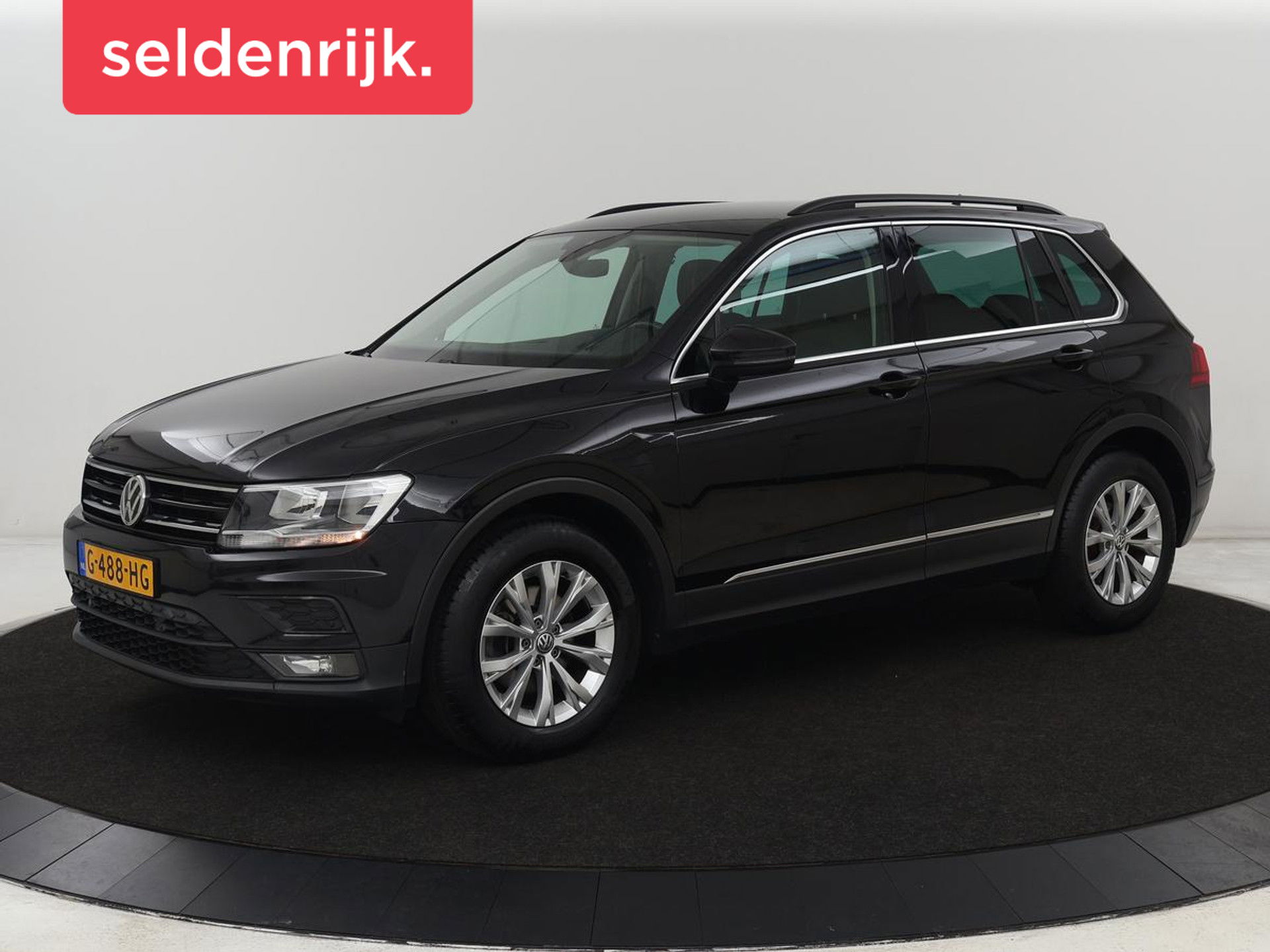 Volkswagen Tiguan 1.5 TSI Comfortline | Carplay | Adaptive cruise | Navigatie | DAB | Parkeerhulp | Climate control | Bluetooth | Getint glas