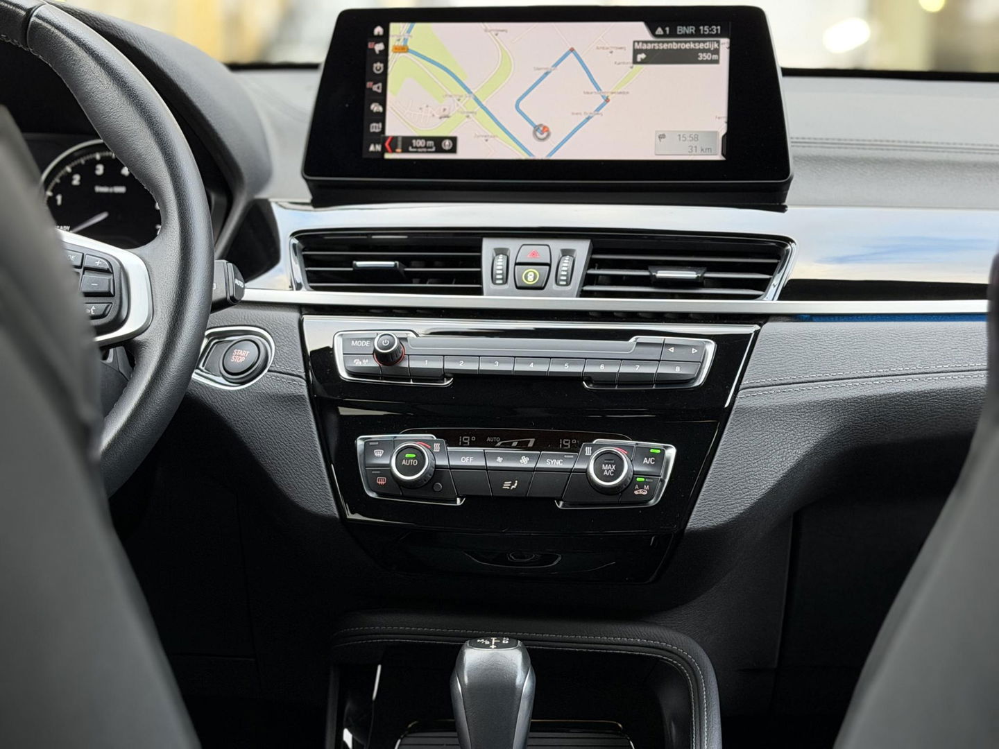 BMW X1 xDrive25e High Ex. Sportline |Leer|Trekhaak|Camera|19"LM velgen