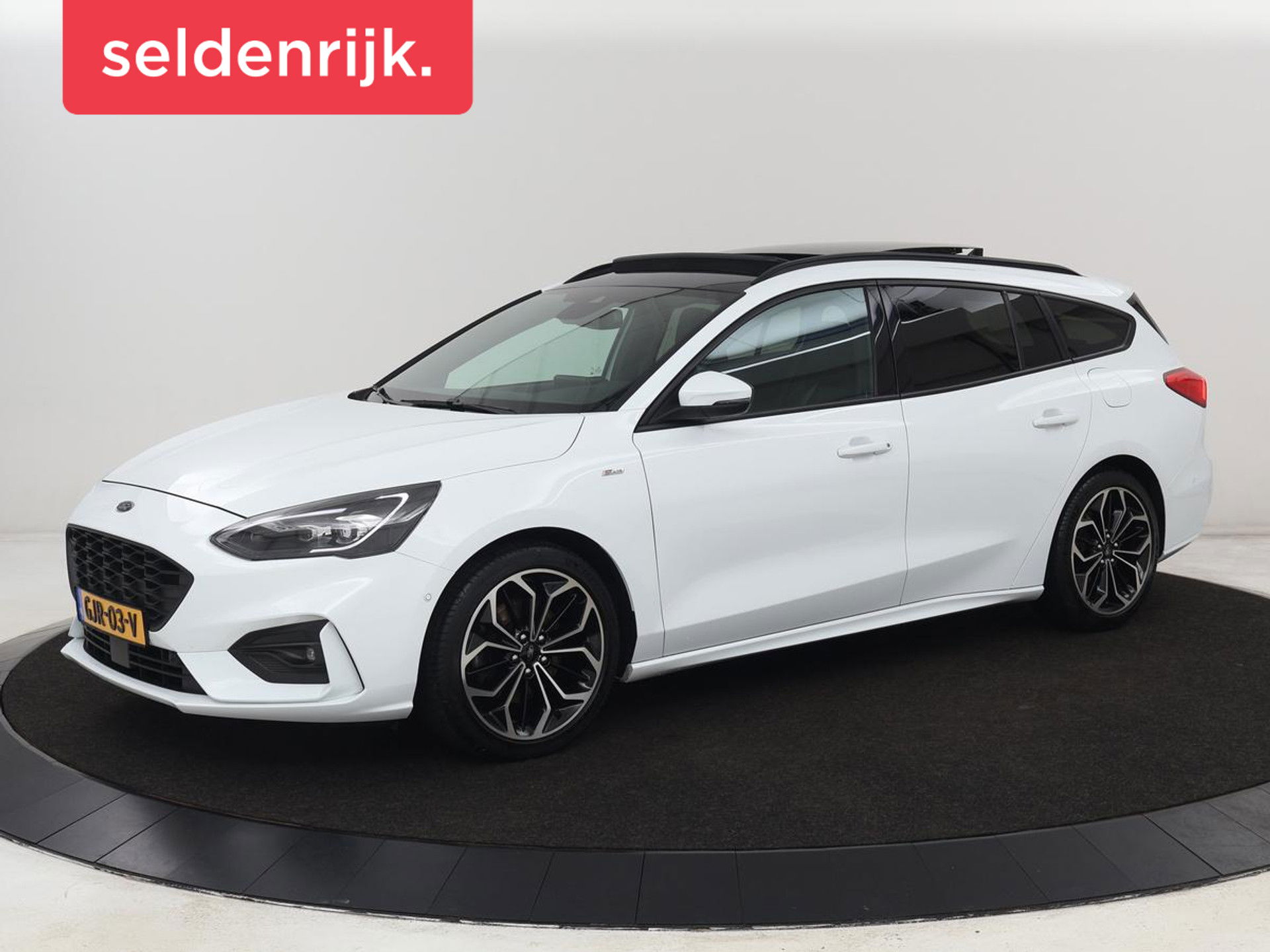 Ford Focus 1.5 EcoBoost ST Line | Panoramadak | Adaptive cruise | Stoel & stuurverwarming | Camera | B&O Sound | Carplay | Navigatie | Full LED | Park Assist | Airco