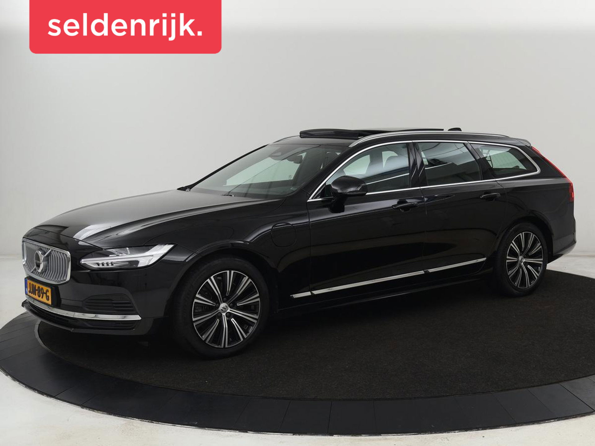 Volvo V90 2.0 T6 AWD Recharge Inscription | Panoramadak | Leder | Stoel & stuurverwarming | Trekhaak | Camera | Navigatie | Adaptive cruise | Full LED | PHEV | Plug In