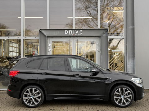 BMW X1 xDrive25e High Ex. Sportline |Leer|Trekhaak|Camera|19"LM velgen