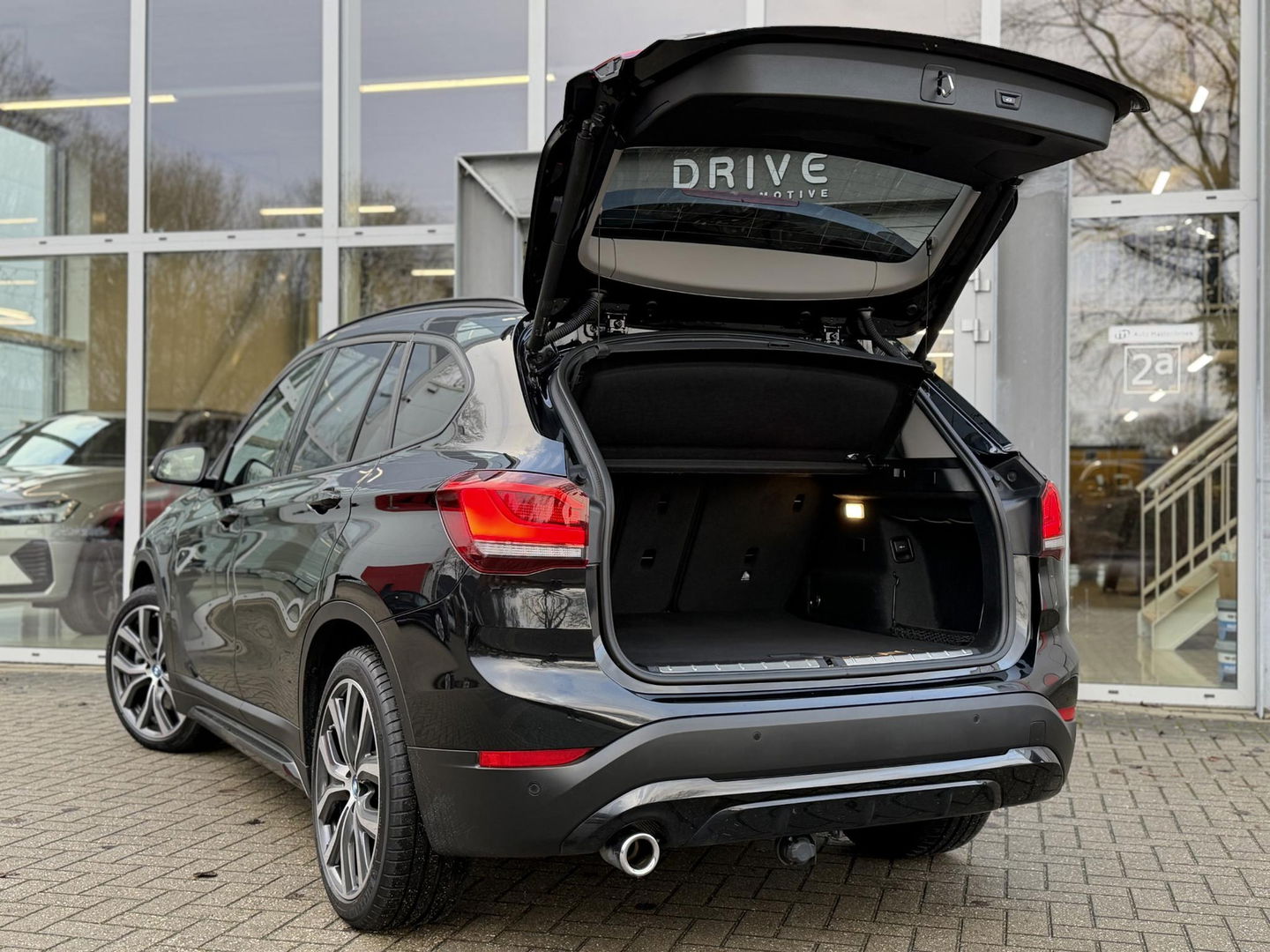 BMW X1 xDrive25e High Ex. Sportline |Leer|Trekhaak|Camera|19"LM velgen