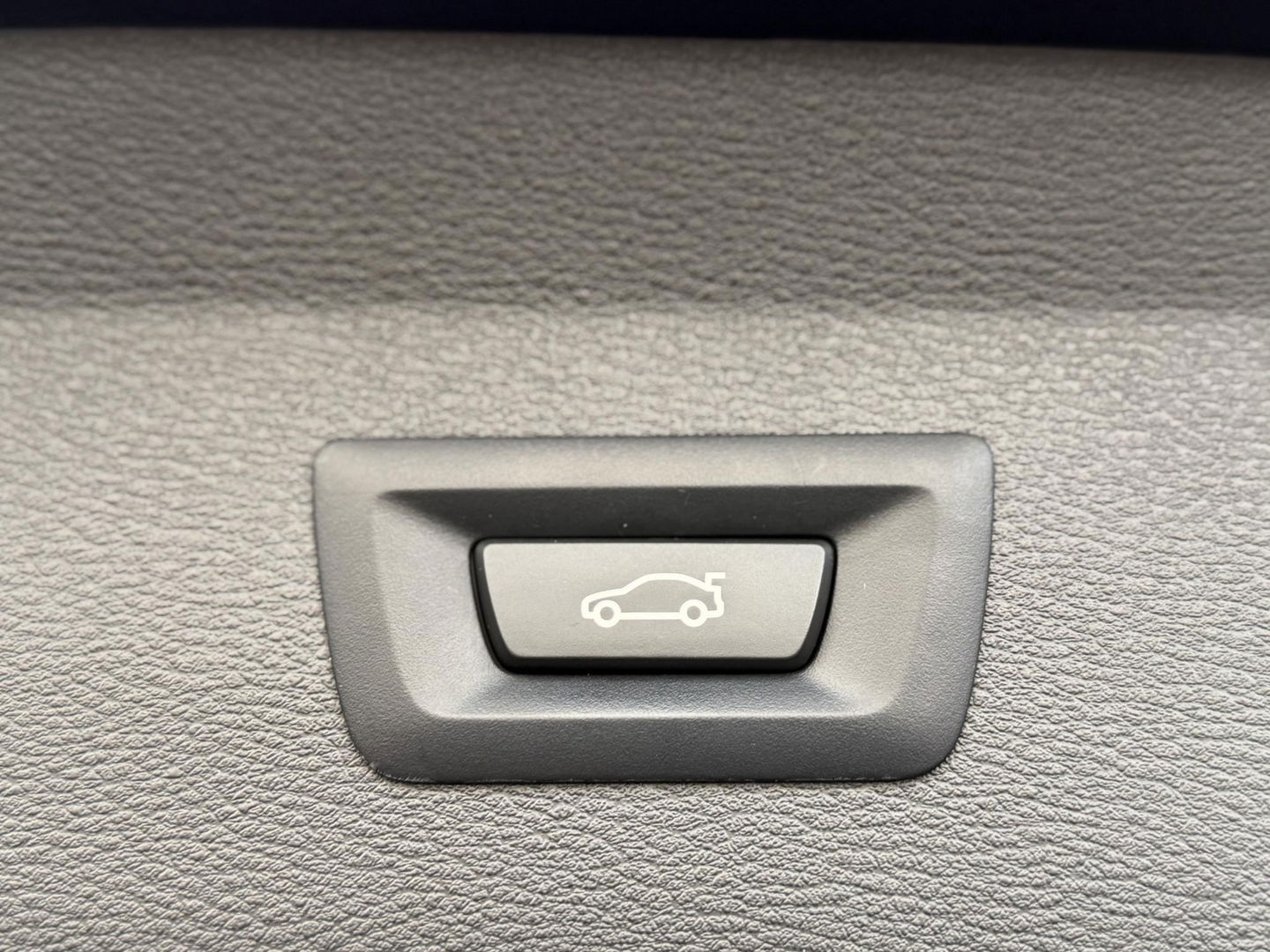 BMW X1 xDrive25e High Ex. Sportline |Leer|Trekhaak|Camera|19"LM velgen