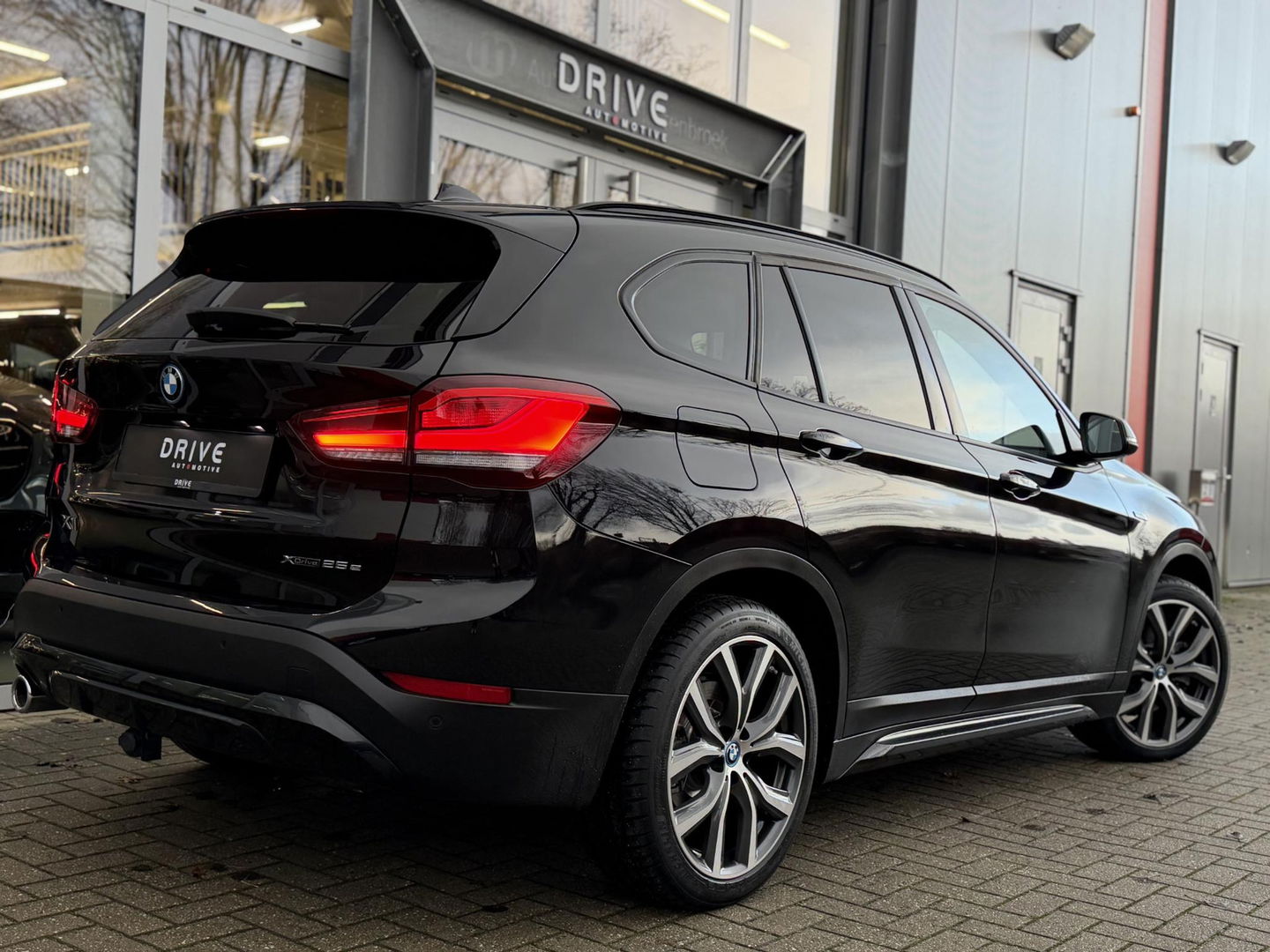 BMW X1 xDrive25e High Ex. Sportline |Leer|Trekhaak|Camera|19"LM velgen