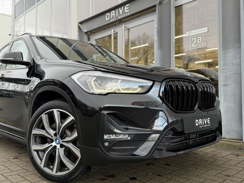 BMW X1 xDrive25e High Ex. Sportline |Leer|Trekhaak|Camera|19"LM velgen