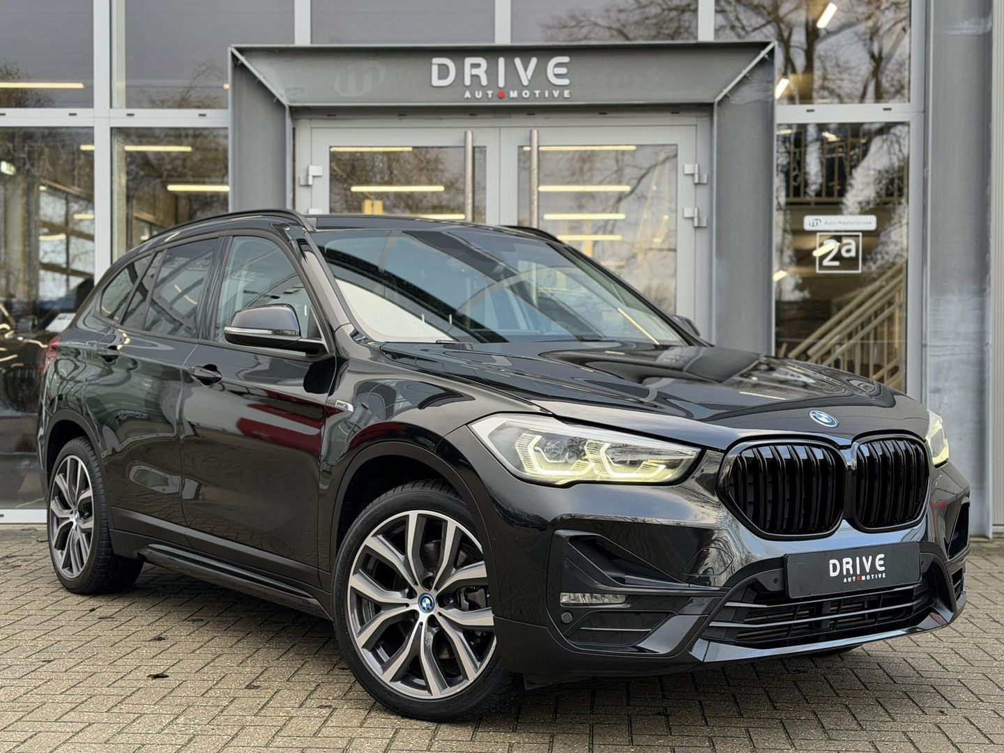 BMW X1 xDrive25e High Ex. Sportline |Leer|Trekhaak|Camera|19"LM velgen
