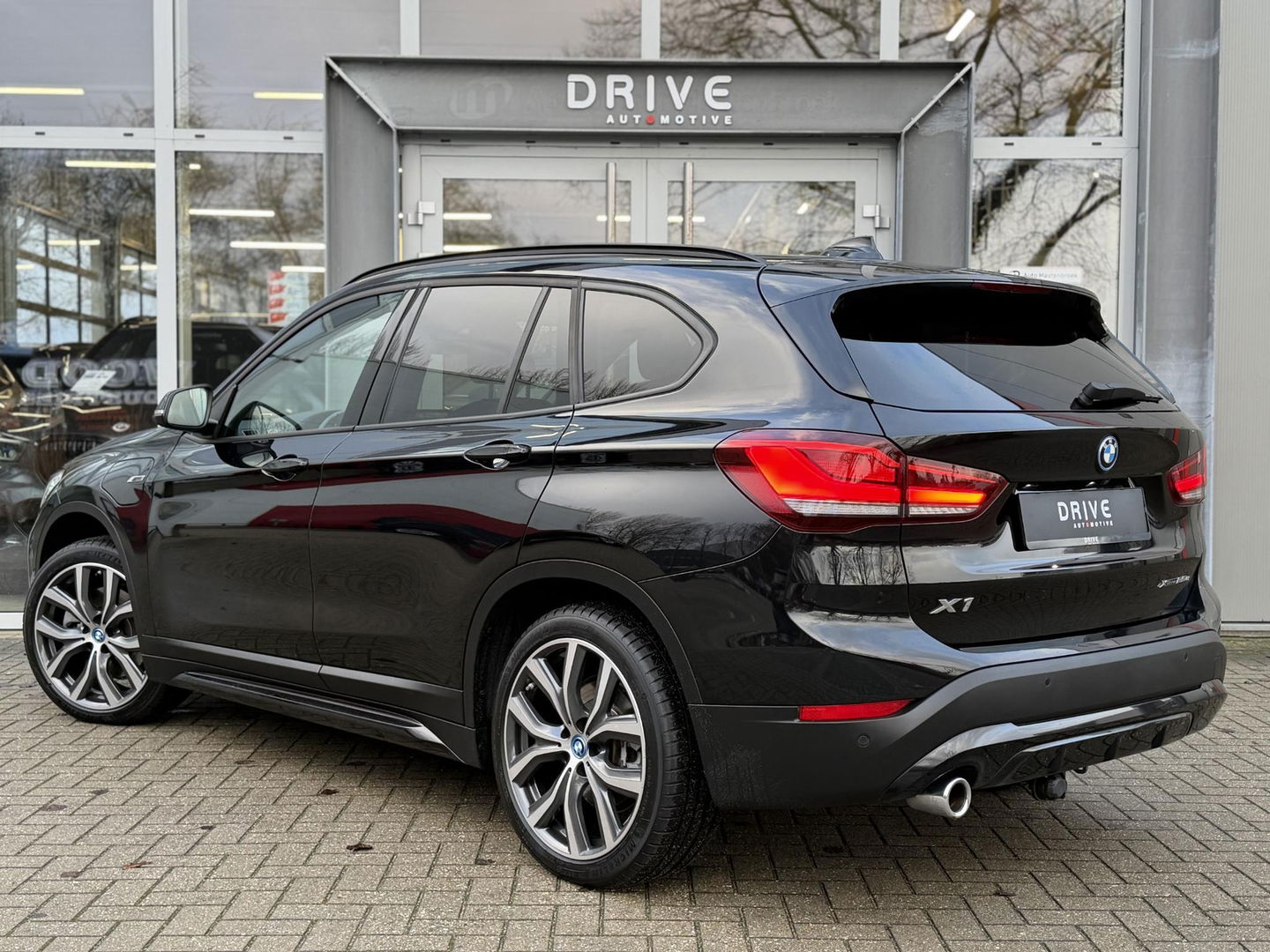 BMW X1 xDrive25e High Ex. Sportline |Leer|Trekhaak|Camera|19"LM velgen