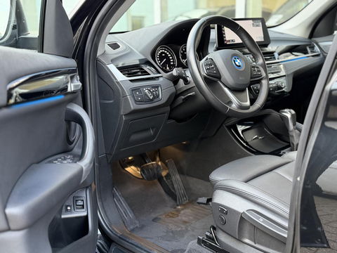 BMW X1 xDrive25e High Ex. Sportline |Leer|Trekhaak|Camera|19"LM velgen