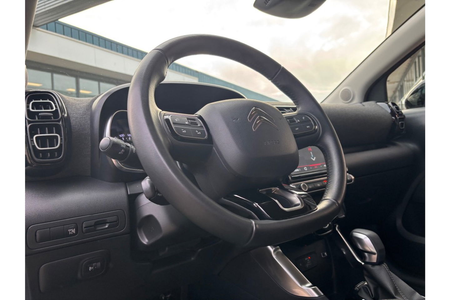 Citroën C3 Aircross 1.2 PT S&S SHINE AUTOMAAT NAVI PDC CRUISECONTROL.